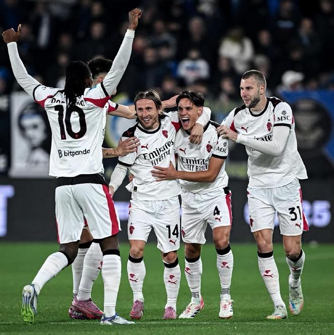 德乙半场：贝尔纳特屡献神扑，汉诺威暂0-0卡尔斯鲁厄（德乙半场战报：贝尔纳特神勇连扑，汉诺威与卡尔斯鲁厄暂时0-0）