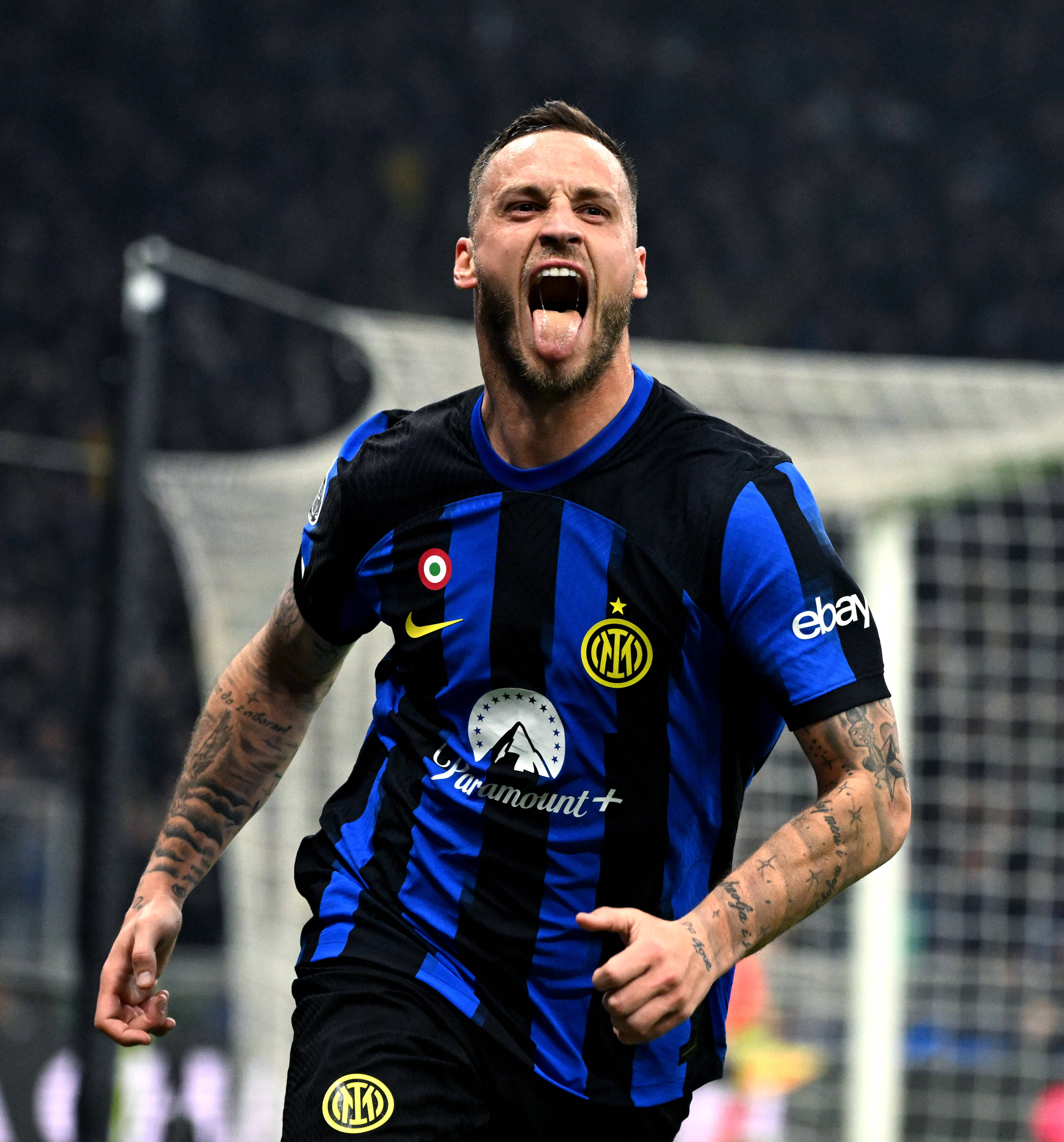 辽宁三分疯狂引爆全场（辽宁外线火力全开燃爆全场）