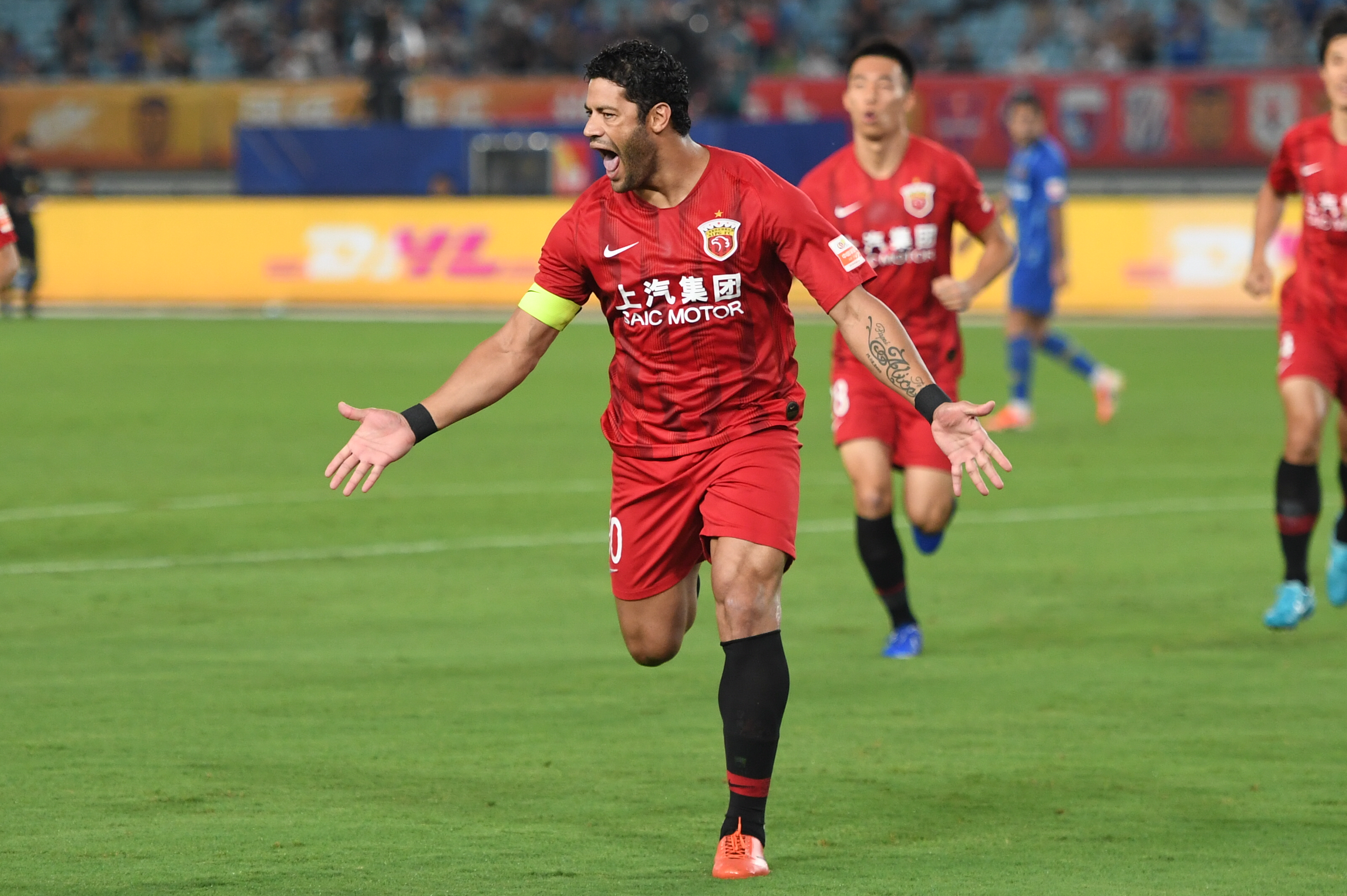 国米0比1利物浦遭欧冠两连败，VAR判点致胜（VAR判罚点球成关键，国米0-1不敌利物浦遭欧冠两连败）