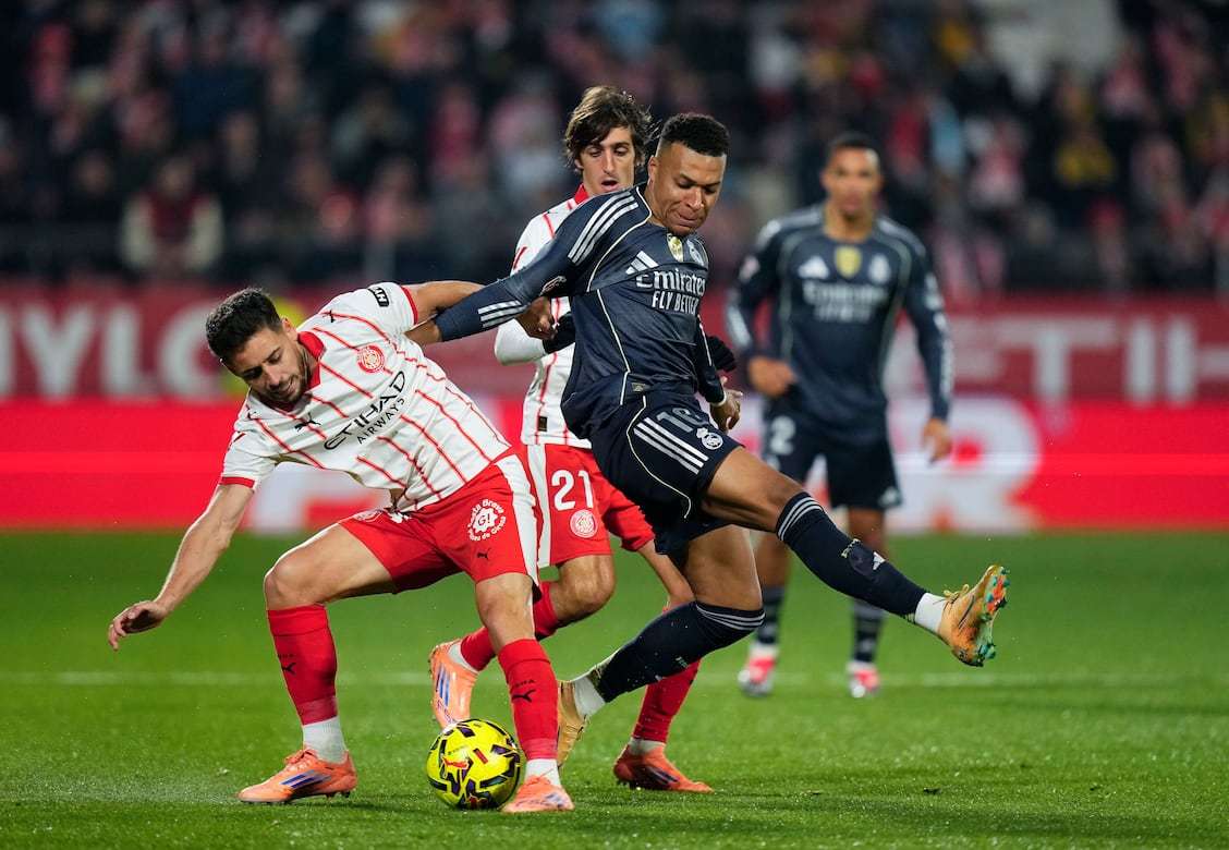 热议成都被罚：想出前5排空场的是人才；应重罚肇事者轻罚俱乐部（成都处罚引热议：“前五排空场”被指离谱，主张重罚肇事者、从轻俱乐部）