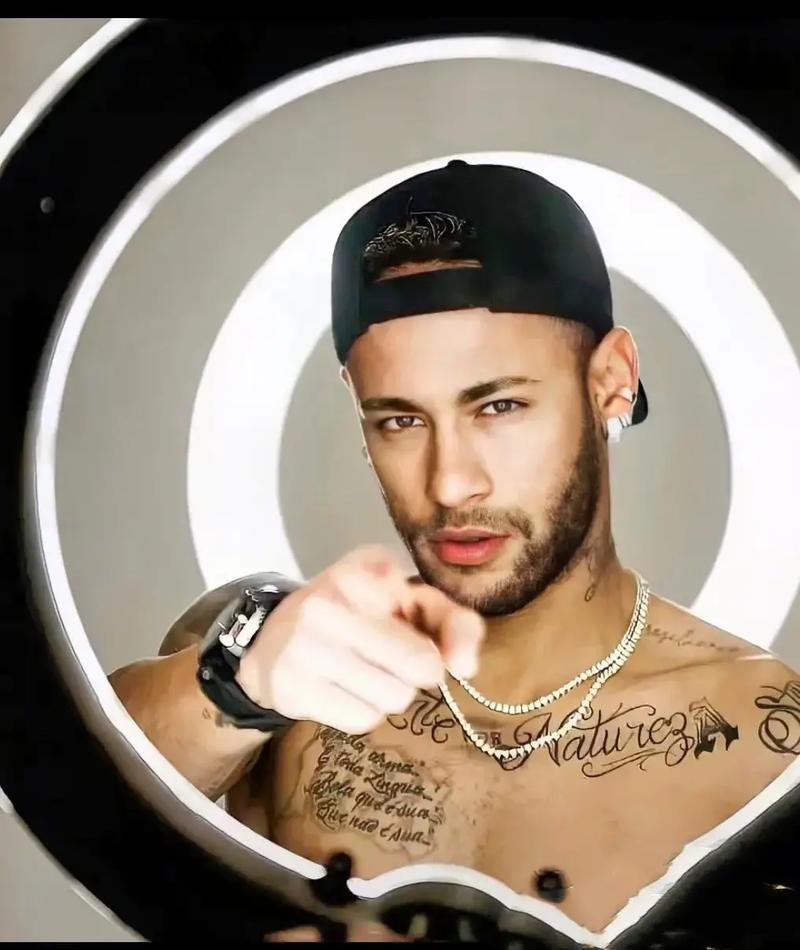 无悬念？中超官方第30轮最佳候选：上演大四喜的法比奥领衔（悬念不大？中超第30轮官方最佳候选出炉：大四喜的法比奥领跑）