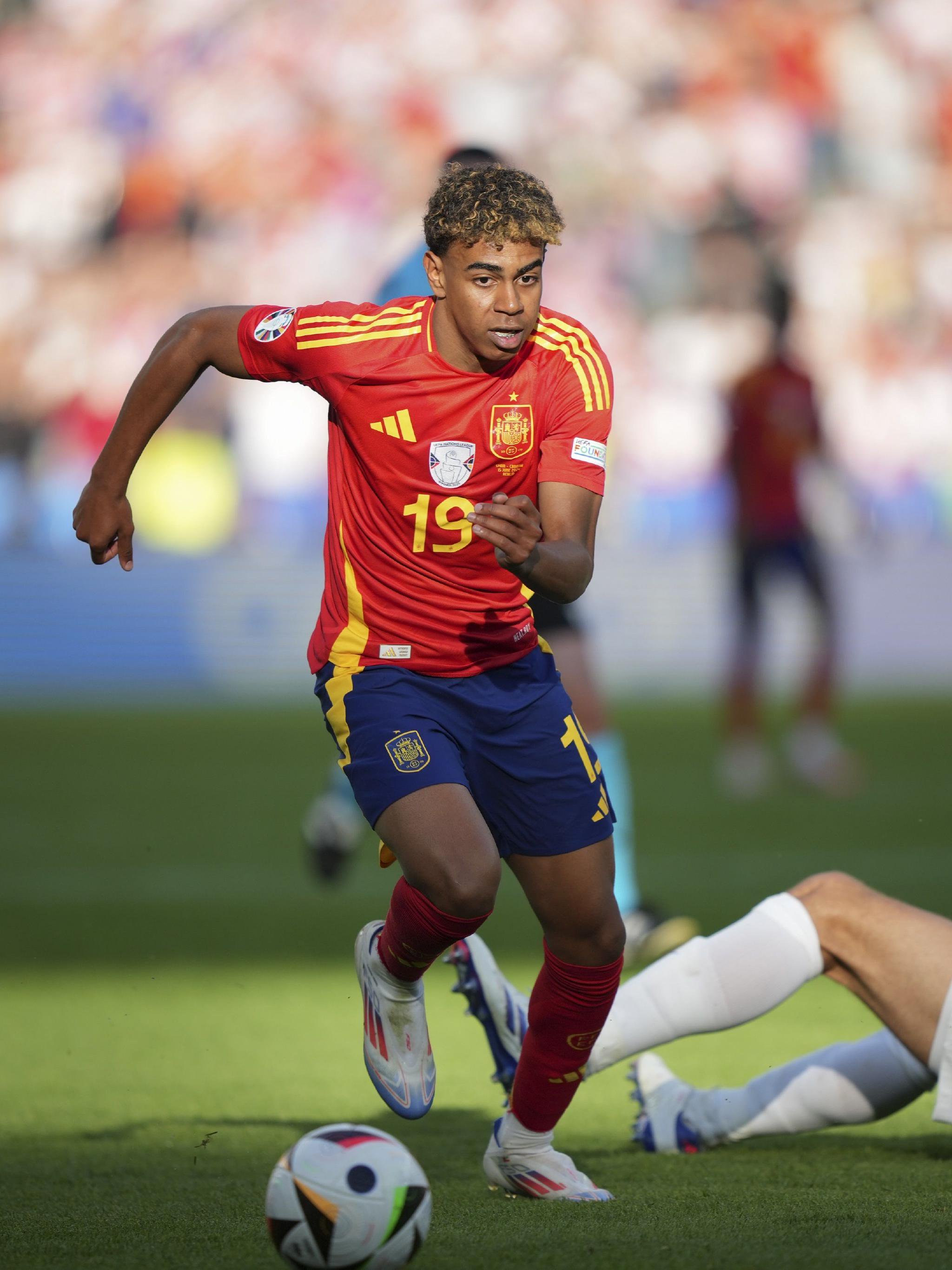 云南国土资源职业学院代表队在云南省“勤锻炼”校园街舞联赛总决赛中获佳绩（在云南省“勤锻炼”校园街舞联赛总决赛上，云南国土资源职业学院代表队喜获佳绩）