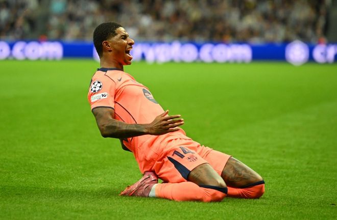 欧冠决赛用球谍照：包含白+深紫，灵感来自举办城市布达佩斯（欧冠决赛用球疑似曝光：白+深紫配色，设计灵感源于布达佩斯）