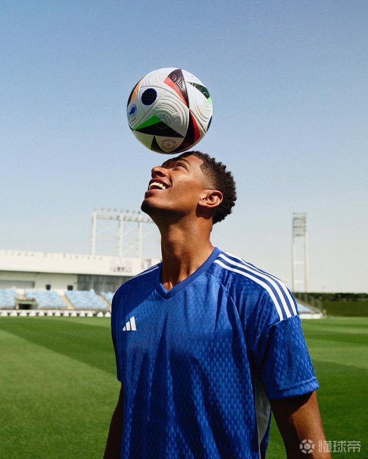 津门虎将在11月16日举办年票球迷开放日活动，共100个名额（津门虎11月16日举行年票球迷开放日，限额100名）